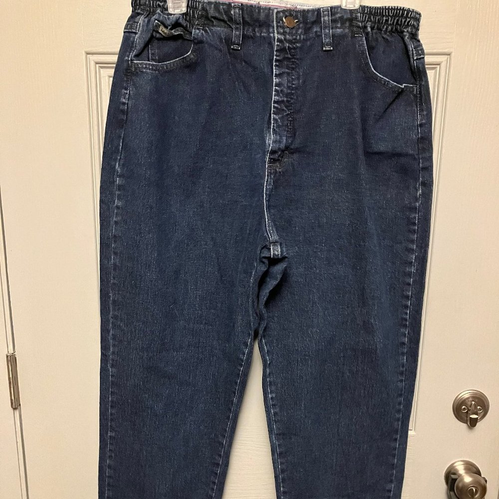 WOMEN'S LEE SIZE 18, MEDIUM LENGTH WITH SIDE ELASTIC - BRAND NEW